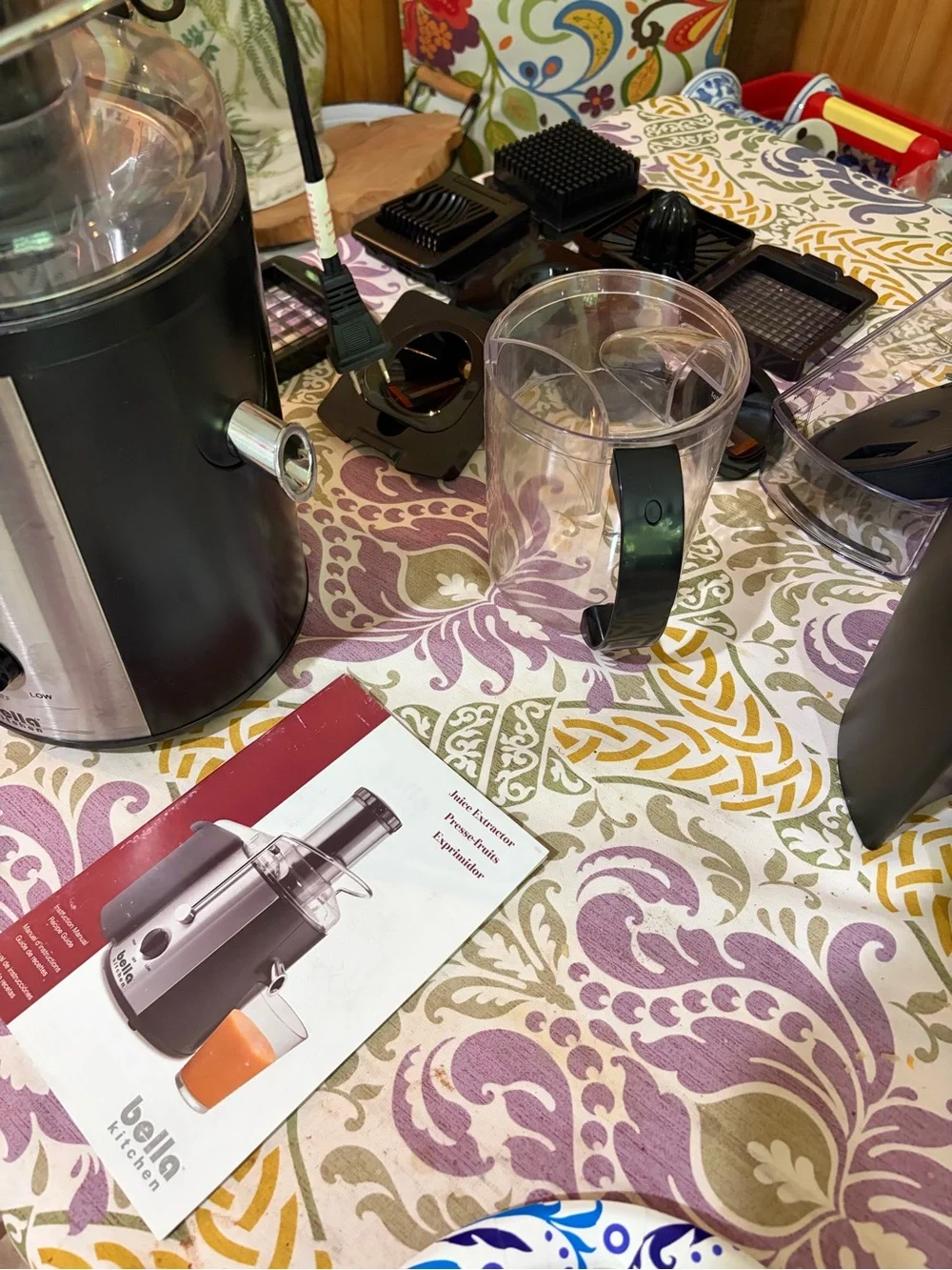 Bella D. Stainless Steel and Black Juicer
